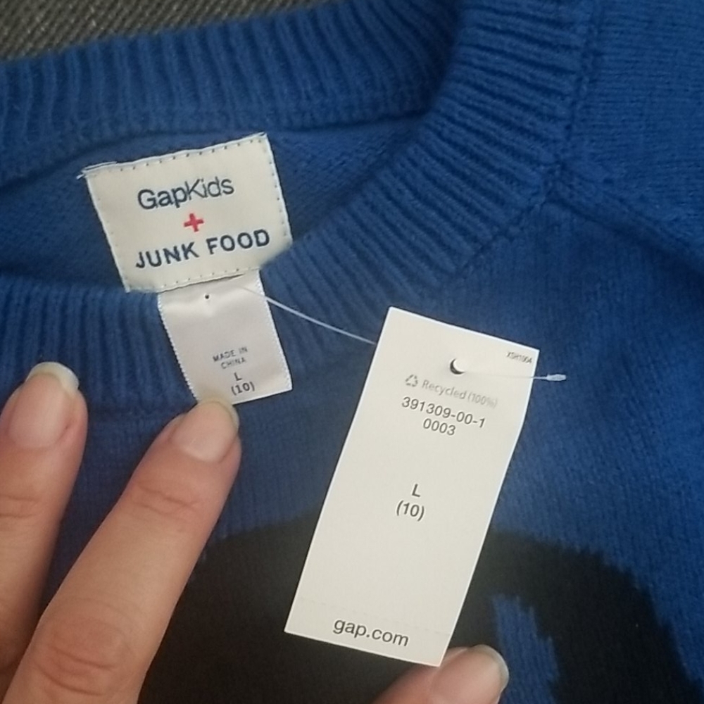 Clothes - Picture 3 of 4